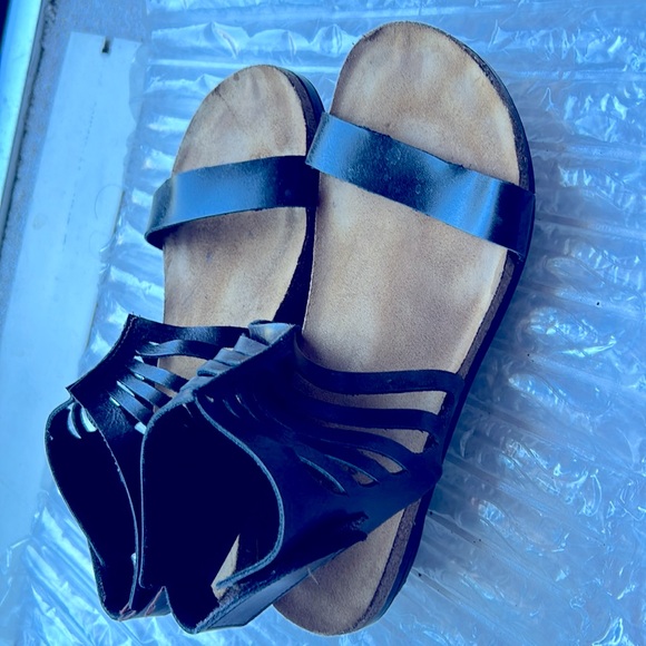 Naot women’s all leather, strapped sandals in black and brown. - Picture 4 of 6